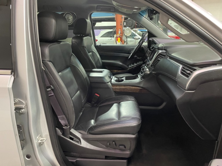 Used-2017-Chevrolet-Suburban-LT-1500-4X4