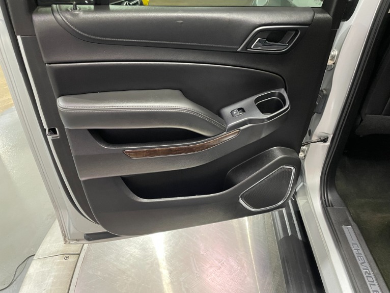 Used-2017-Chevrolet-Suburban-LT-1500-4X4