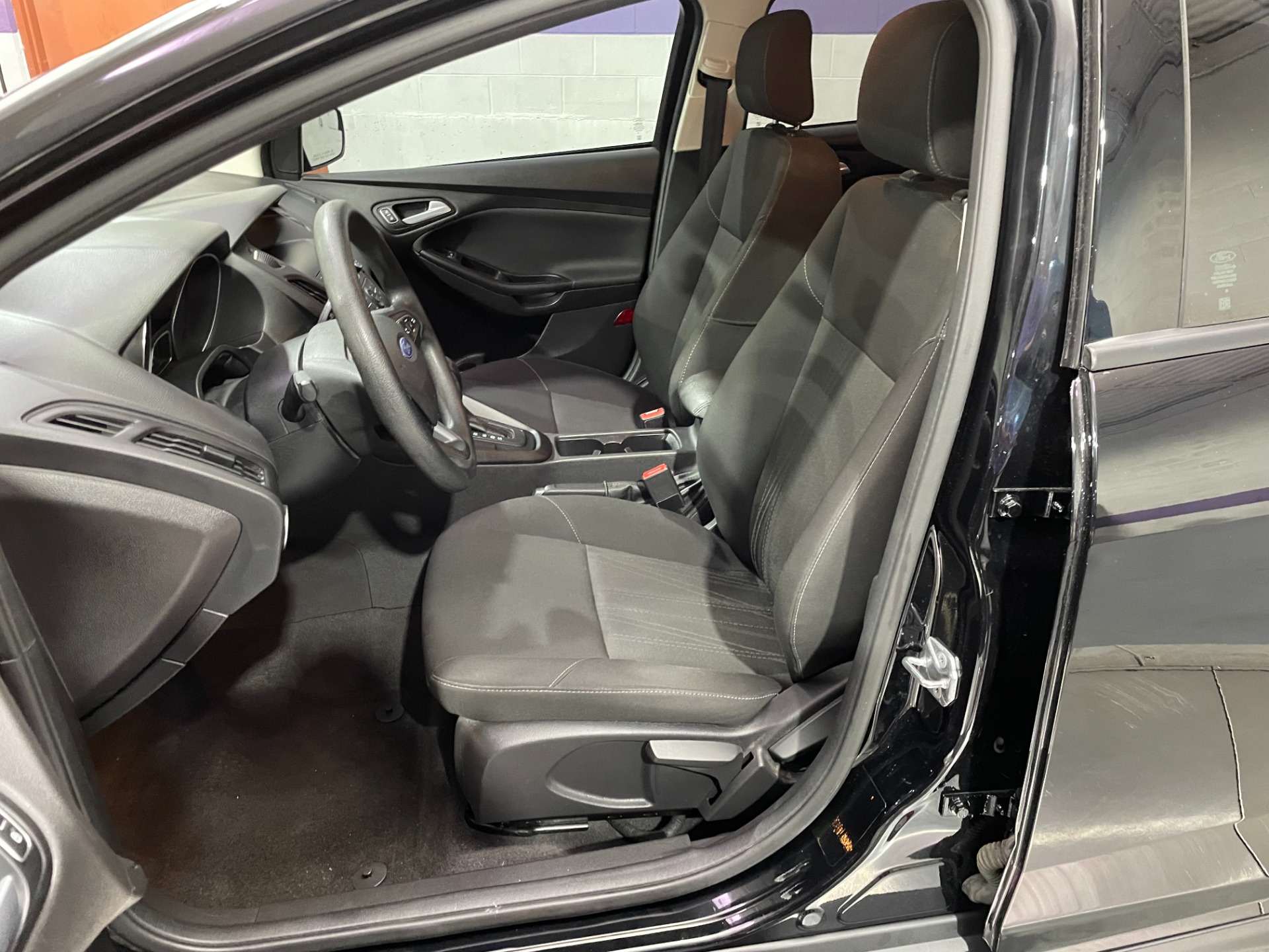 Used-2018-Ford-Focus-SE-FWD