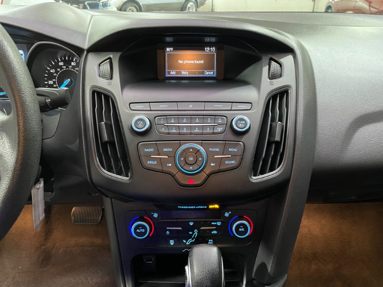 Used-2018-Ford-Focus-SE-FWD
