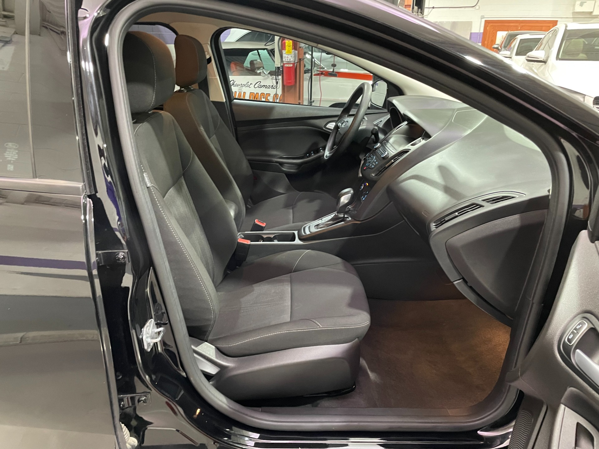 Used-2018-Ford-Focus-SE-FWD