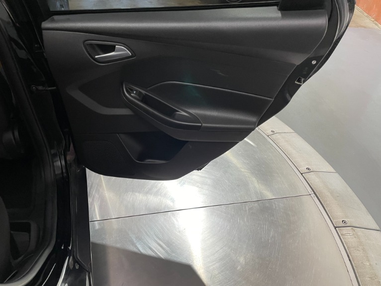 Used-2018-Ford-Focus-SE-FWD