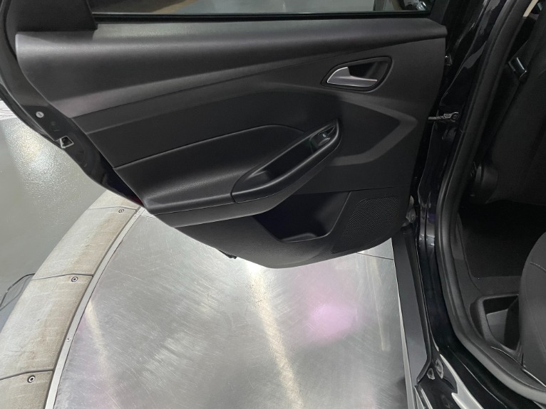 Used-2018-Ford-Focus-SE-FWD
