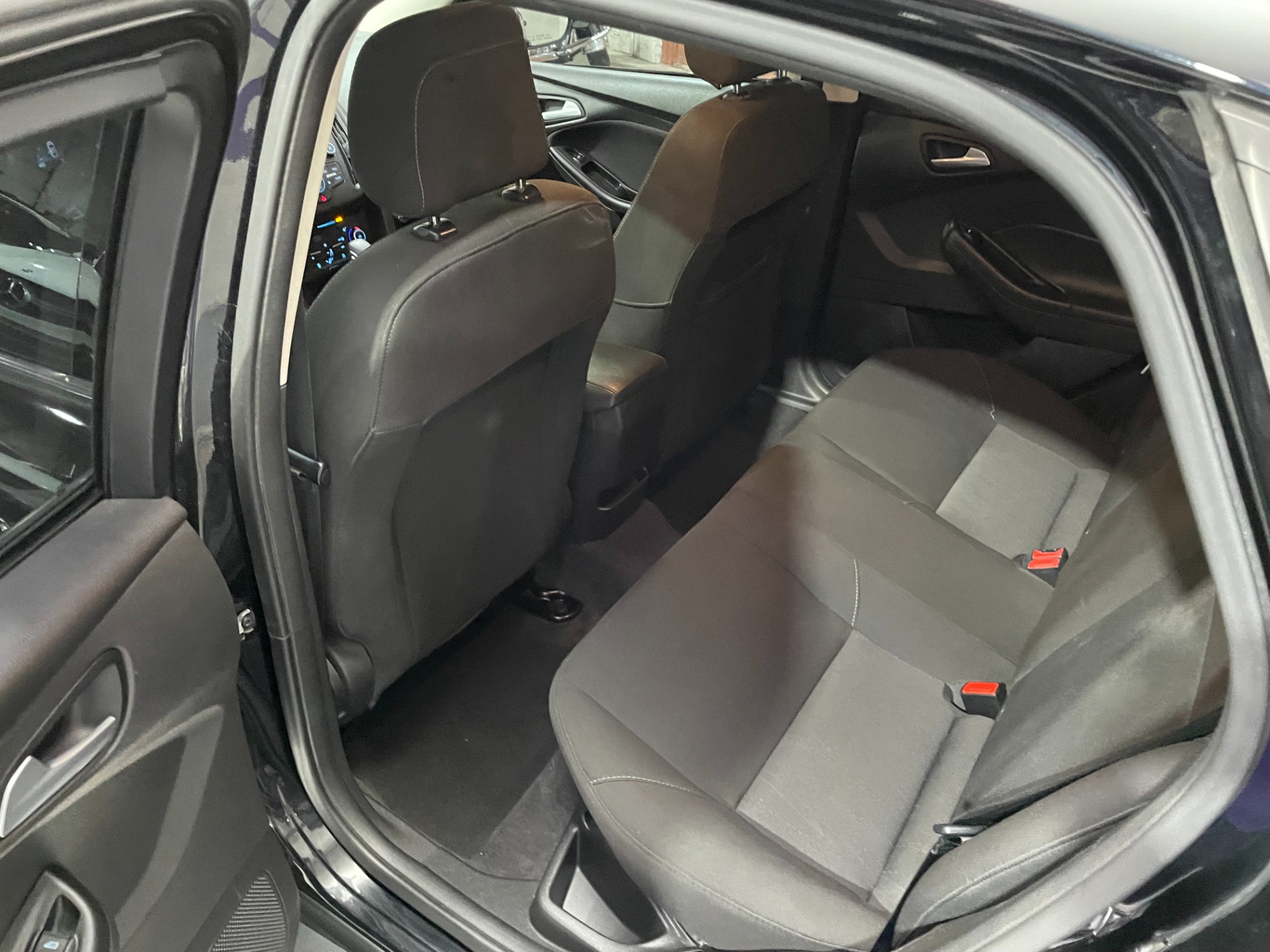 Used-2018-Ford-Focus-SE-FWD