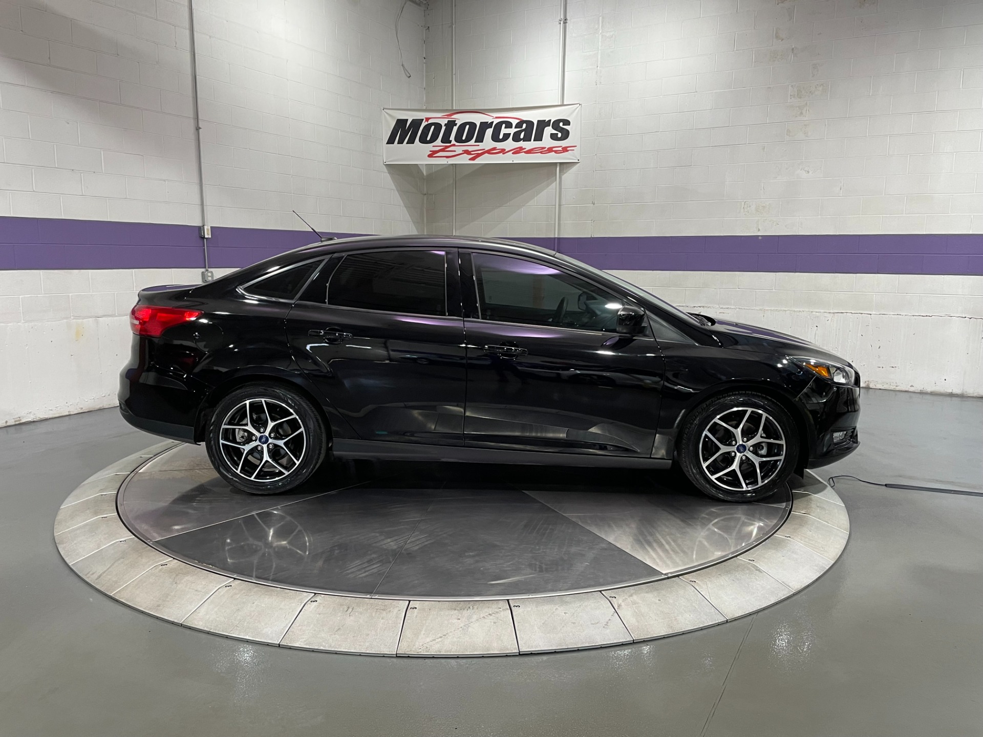 Used-2018-Ford-Focus-SE-FWD