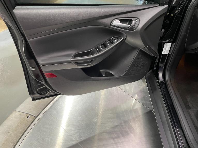 Used-2018-Ford-Focus-SE-FWD