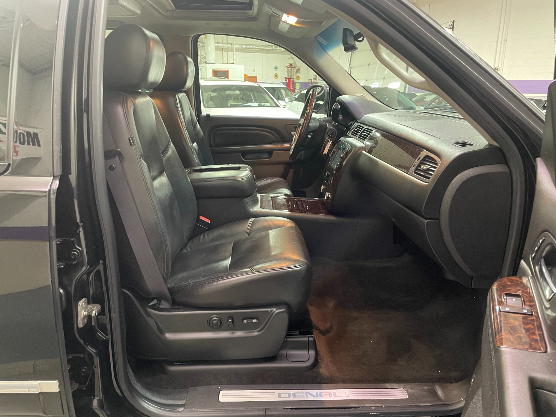 Used-2011-GMC-Yukon-XL-Denali-AWD