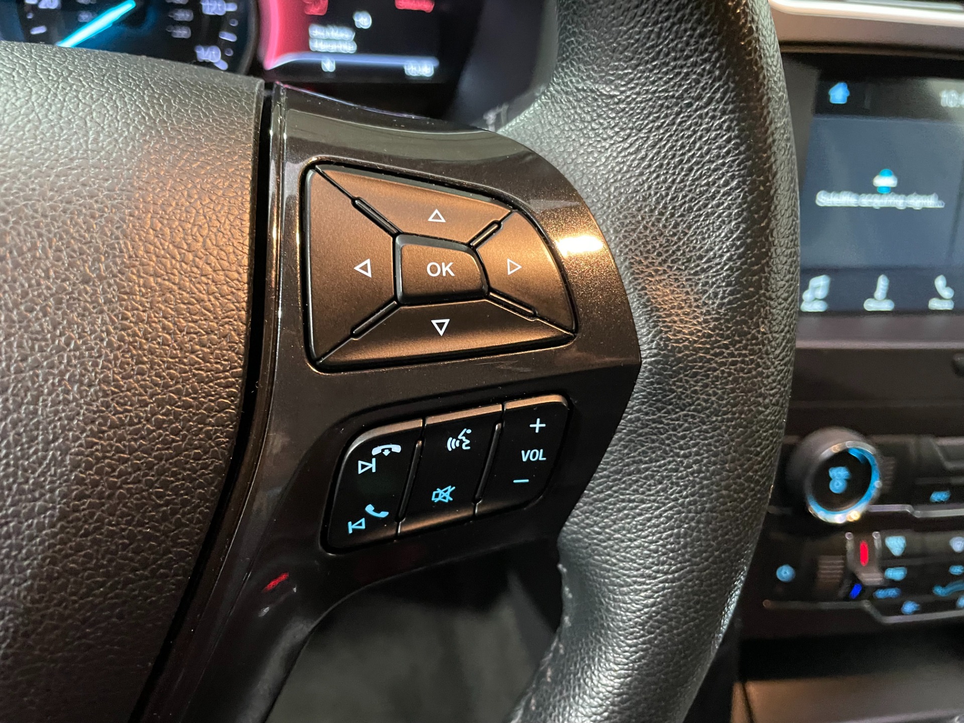 Used-2018-Ford-Explorer-XLT-AWD