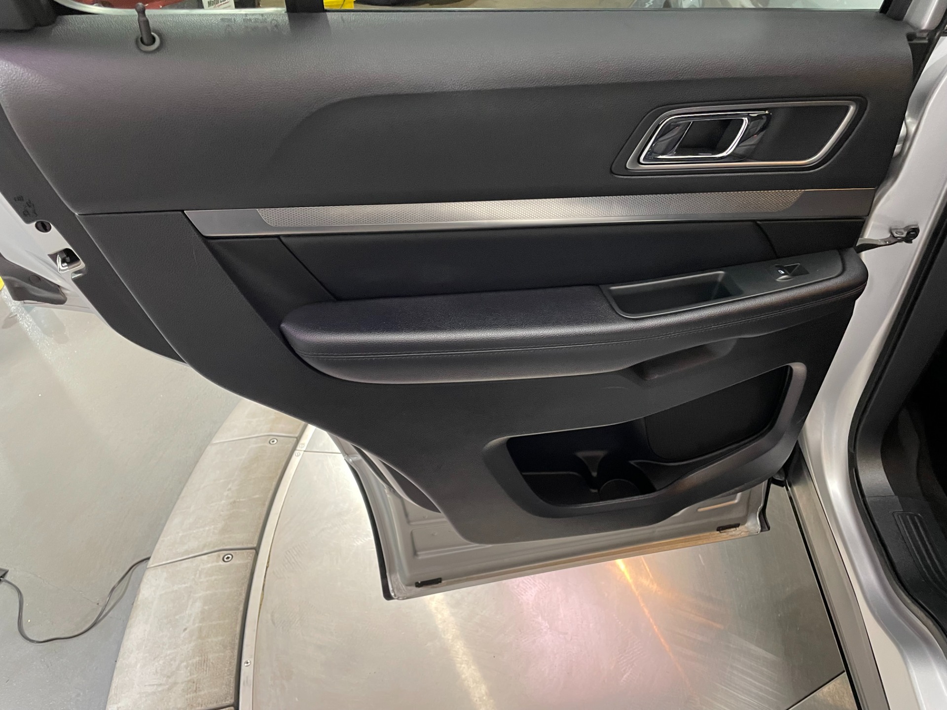 Used-2018-Ford-Explorer-XLT-AWD