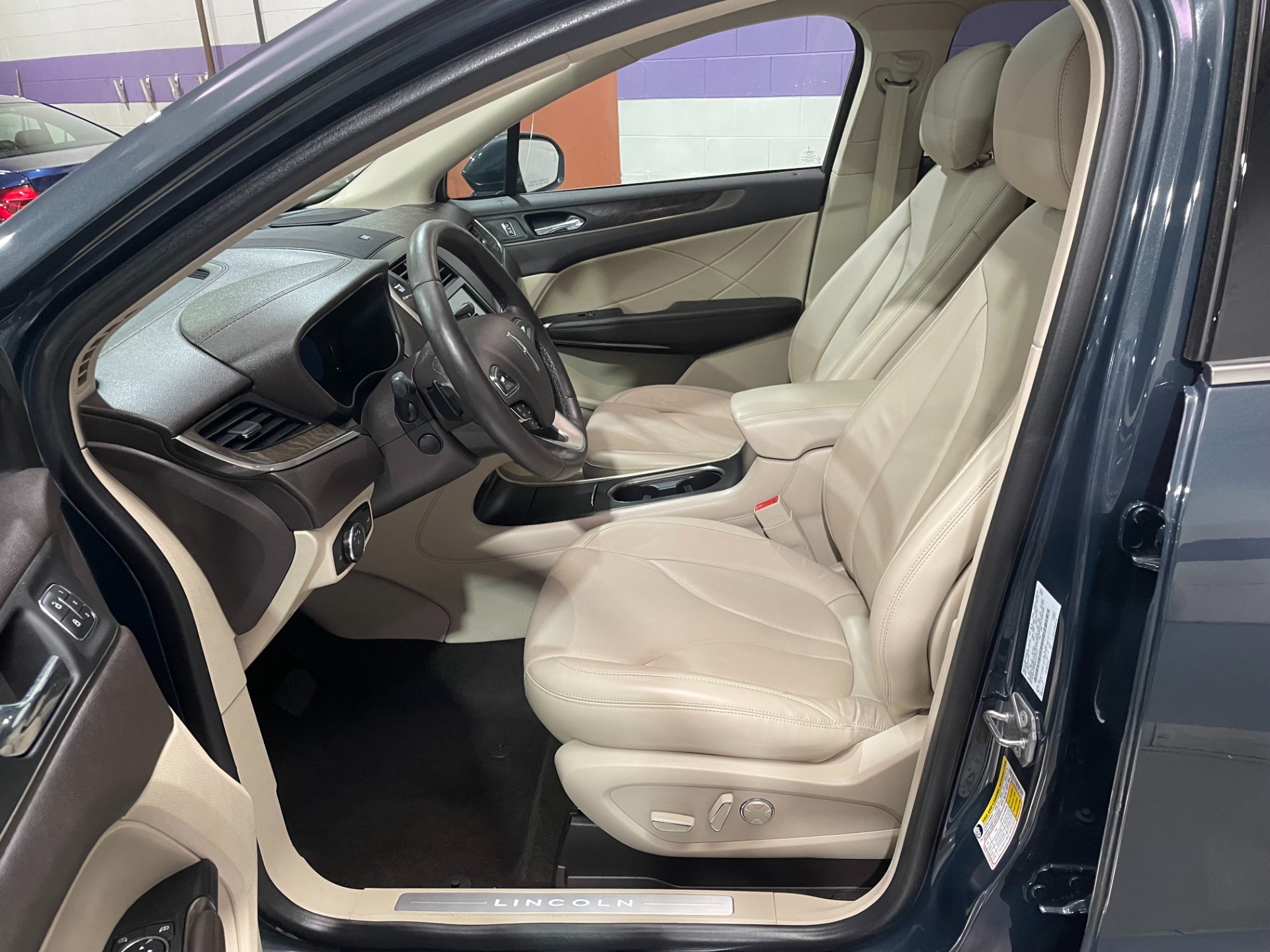 Used-2019-Lincoln-MKC-Reserve-AWD