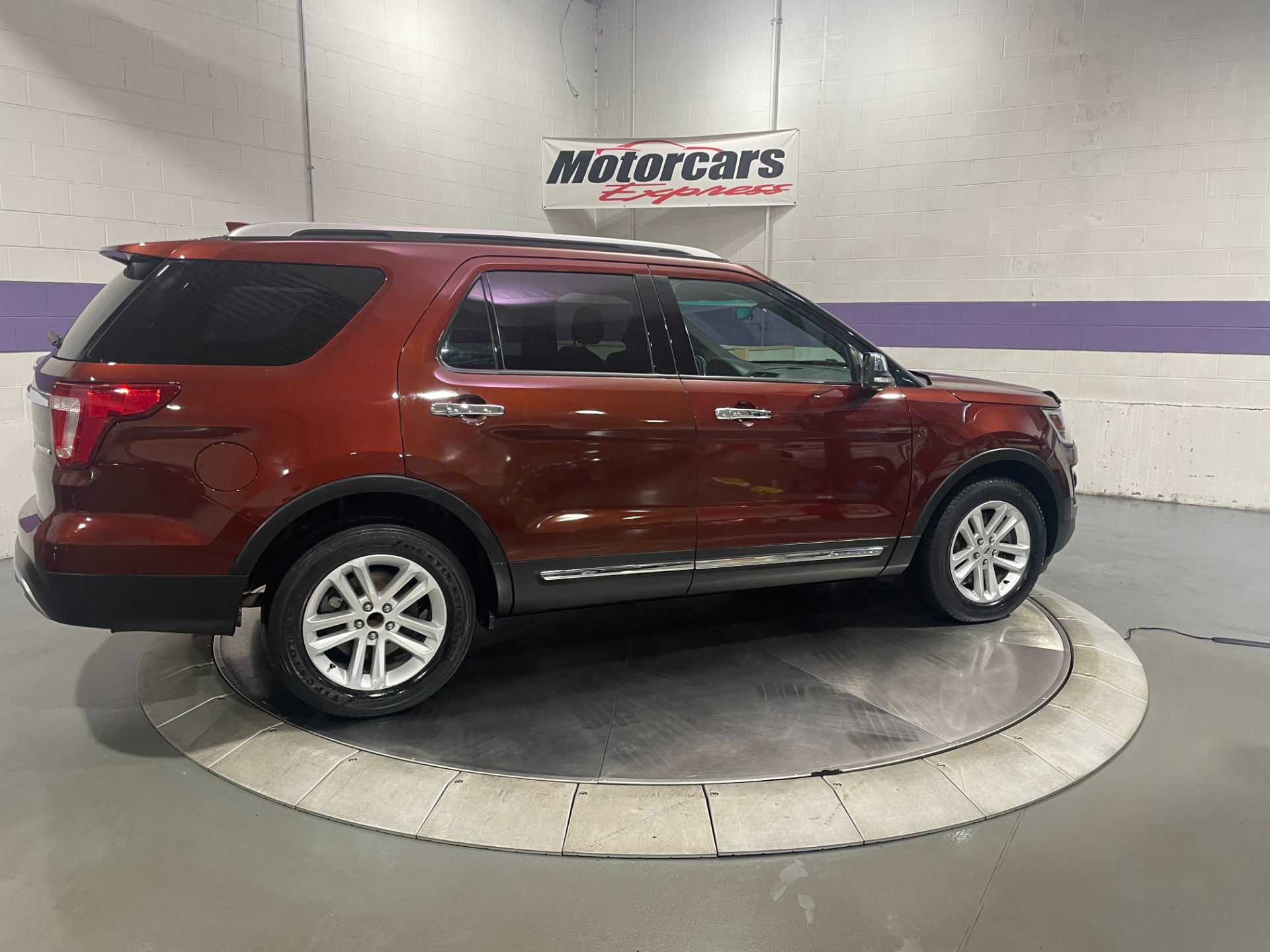 Used-2016-Ford-Explorer-XLT-FWD