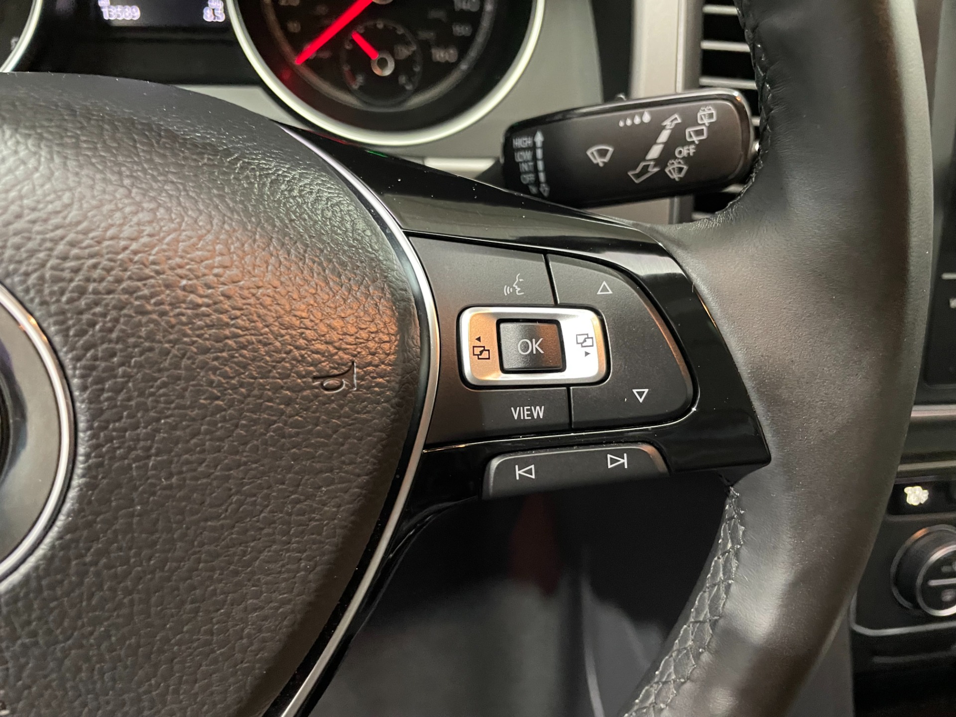 Used-2019-Volkswagen-Atlas-V6-SE-R-Line-4Motion-AWD