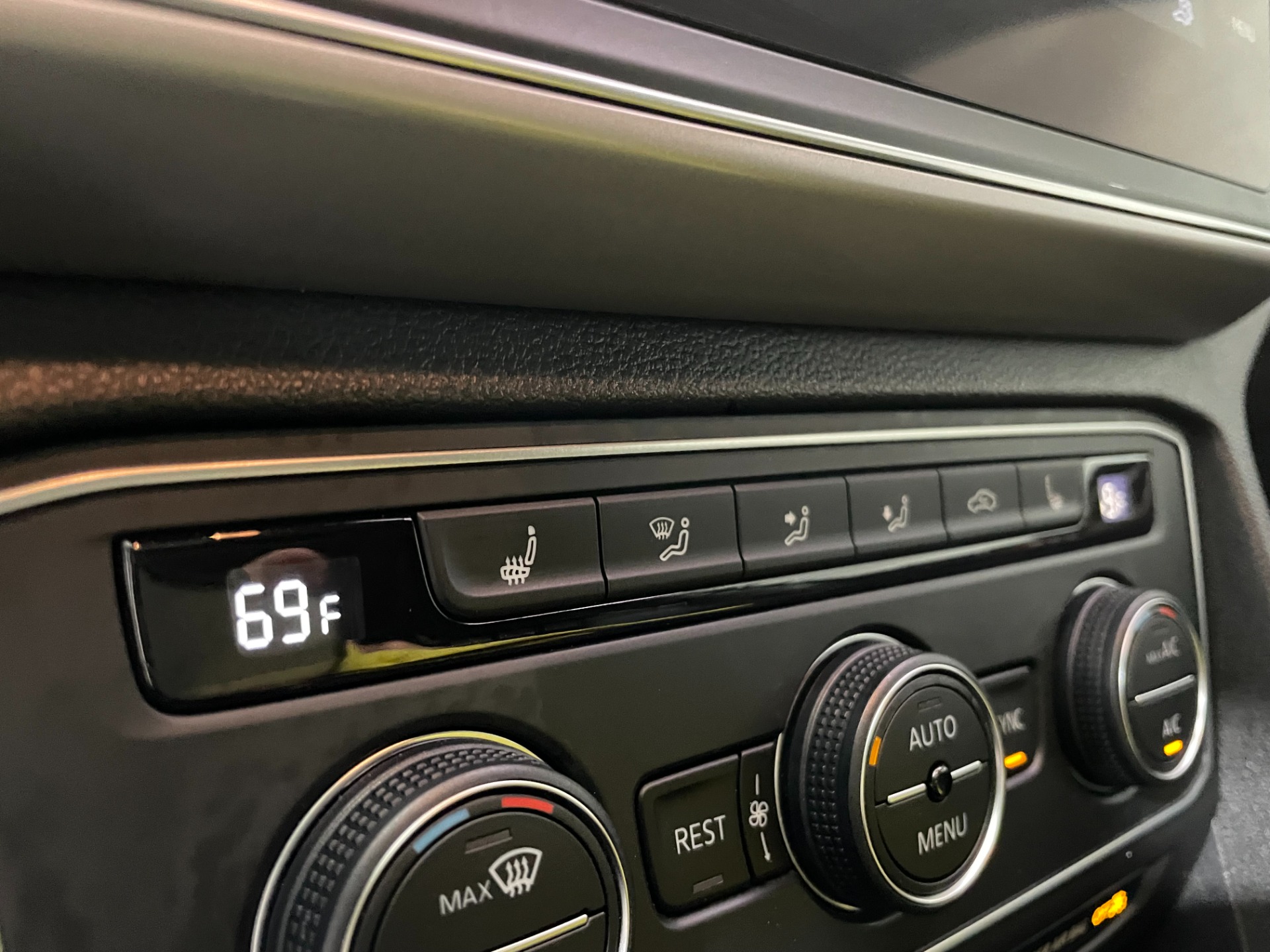 Used-2019-Volkswagen-Atlas-V6-SE-R-Line-4Motion-AWD