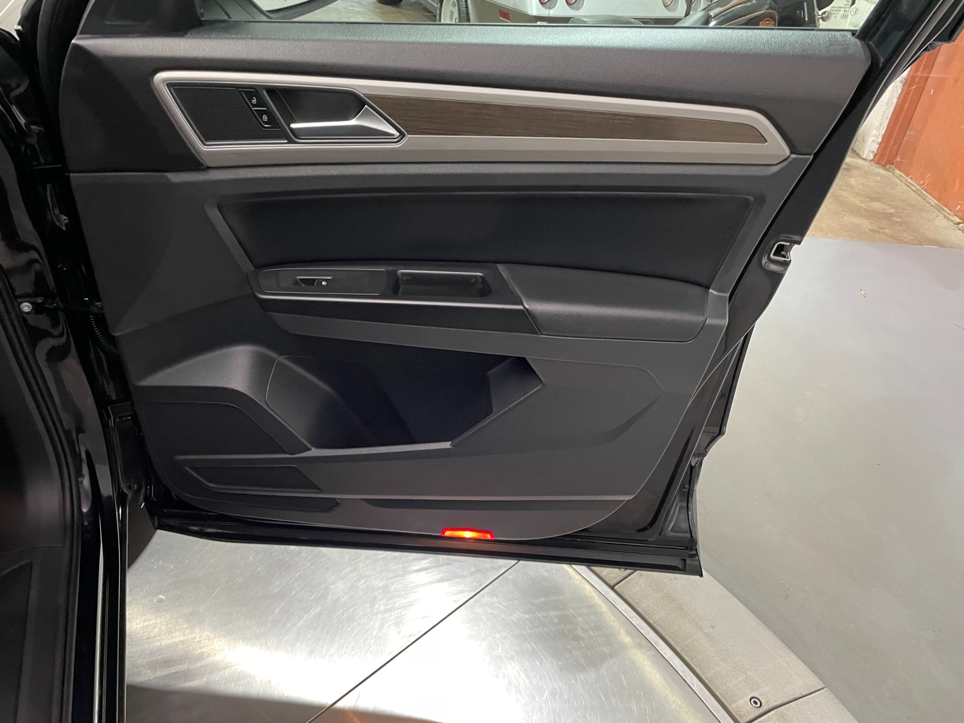 Used-2019-Volkswagen-Atlas-V6-SE-R-Line-4Motion-AWD