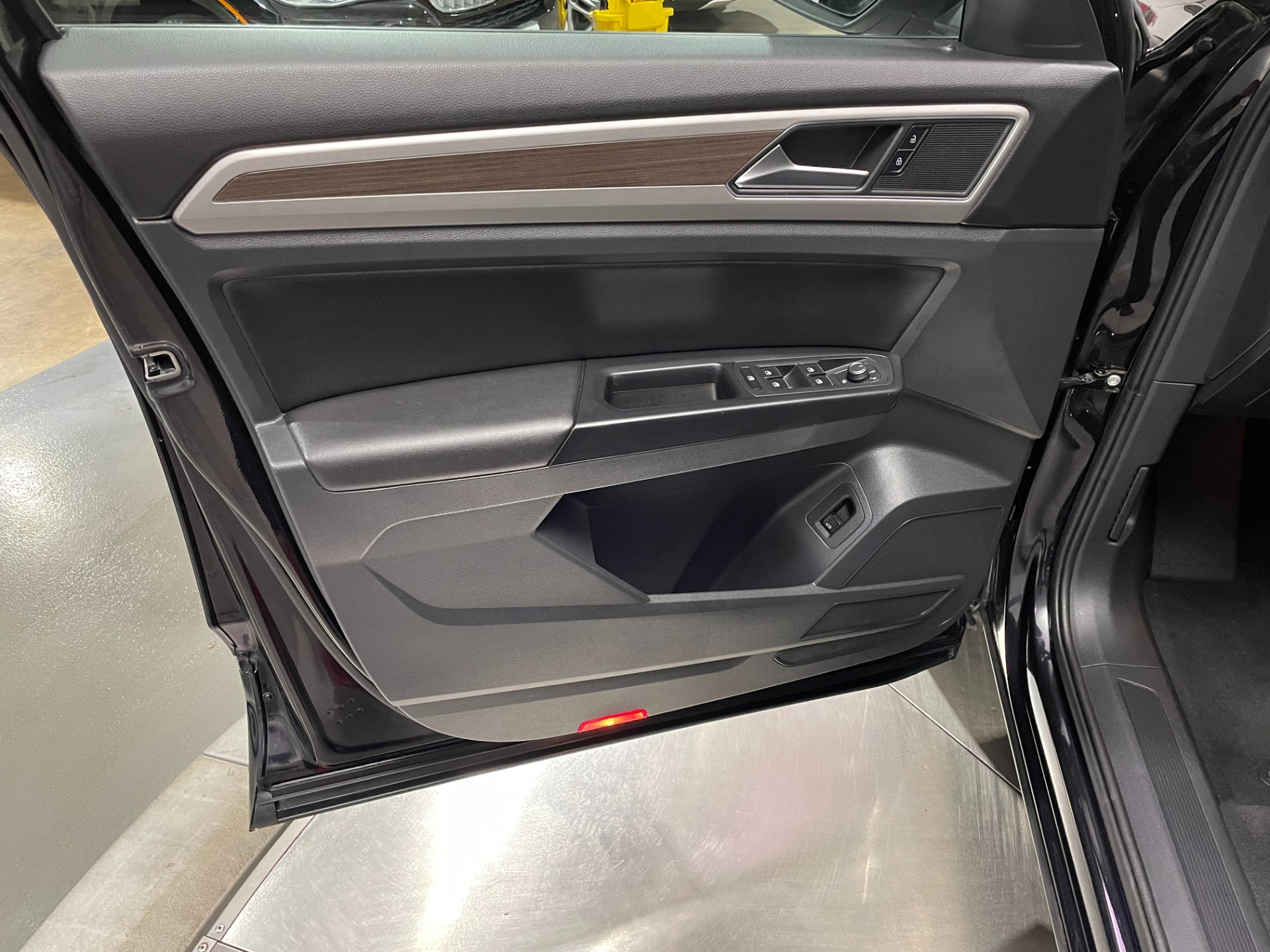 Used-2019-Volkswagen-Atlas-V6-SE-R-Line-4Motion-AWD