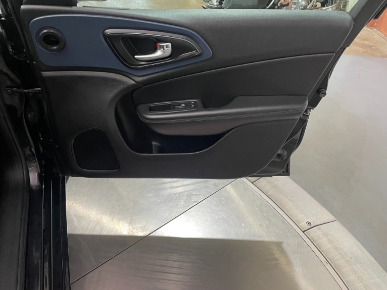 Used-2015-Chrysler-200-S-AWD