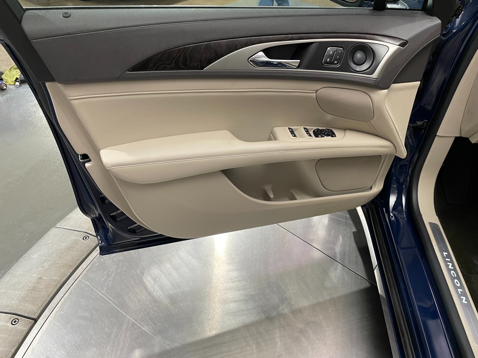 Used-2019-Lincoln-MKZ-Reserve-II-AWD
