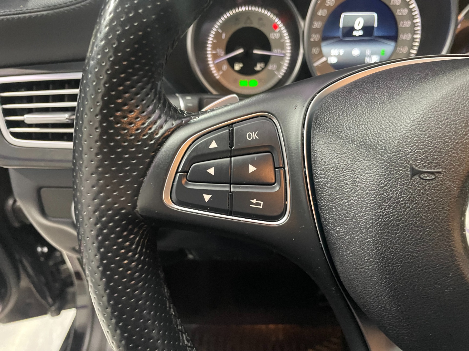 Used-2016-Mercedes-Benz-CLS-CLS-550-4MATIC