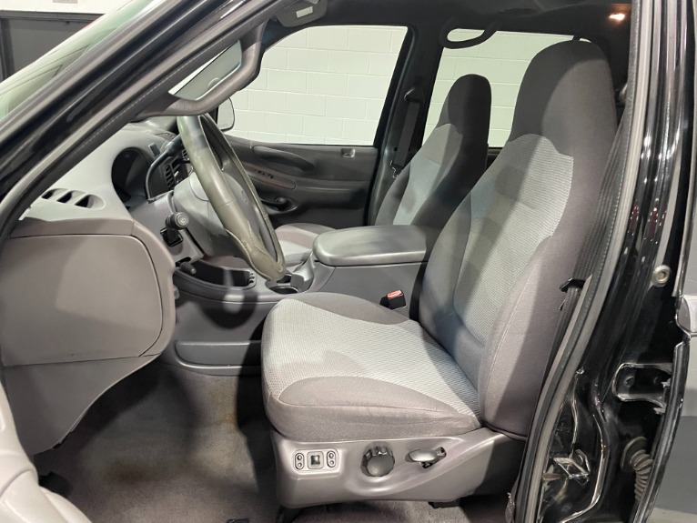 Used-2002-Ford-Expedition-XLT-RWD