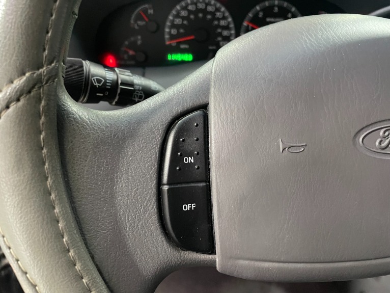 Used-2002-Ford-Expedition-XLT-RWD