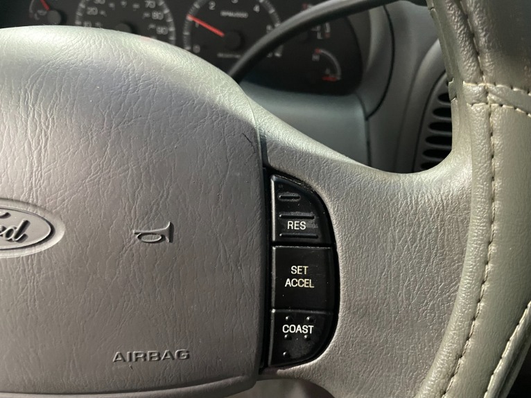 Used-2002-Ford-Expedition-XLT-RWD