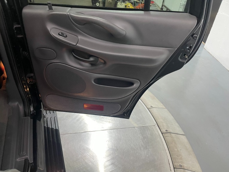 Used-2002-Ford-Expedition-XLT-RWD