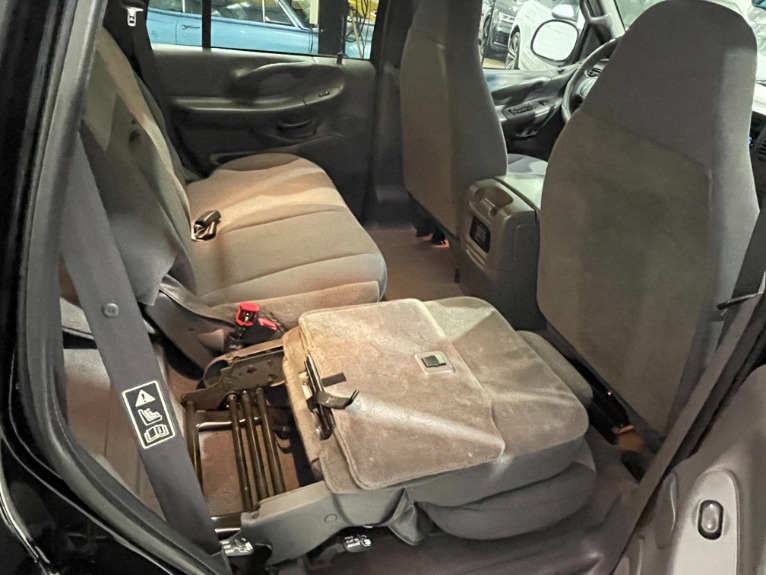 Used-2002-Ford-Expedition-XLT-RWD