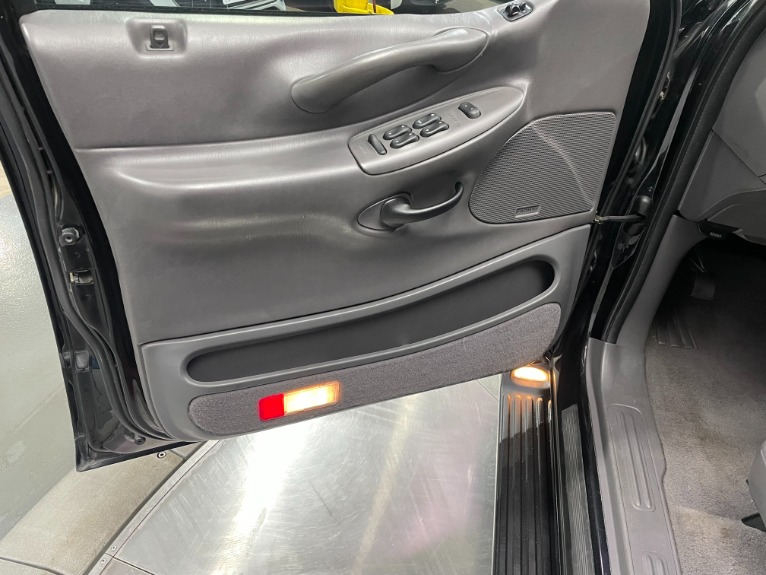 Used-2002-Ford-Expedition-XLT-RWD