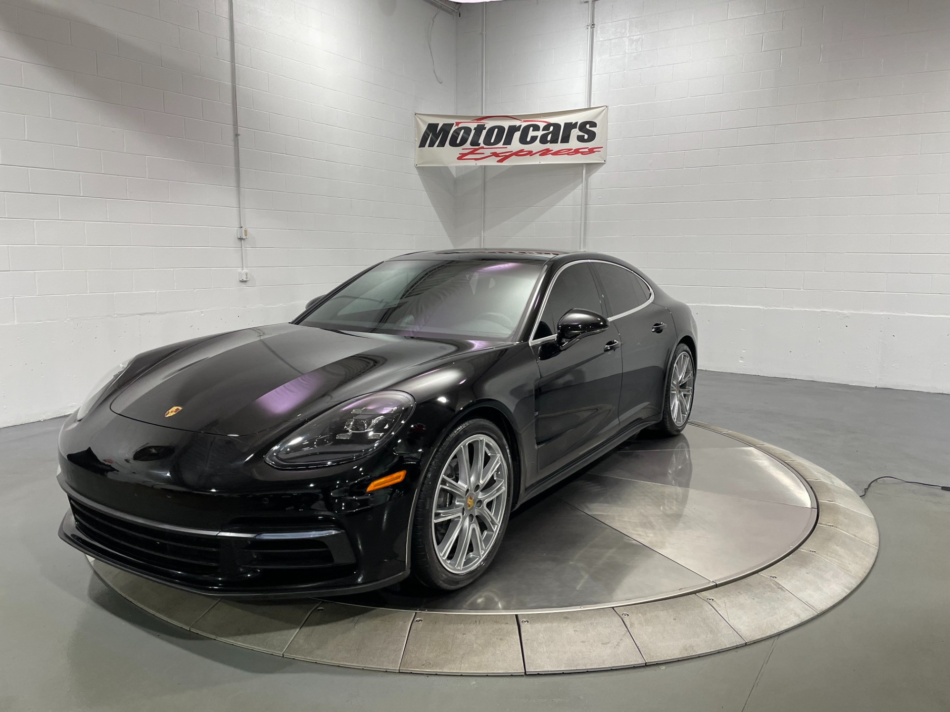 2018 Porsche Panamera 4's photo