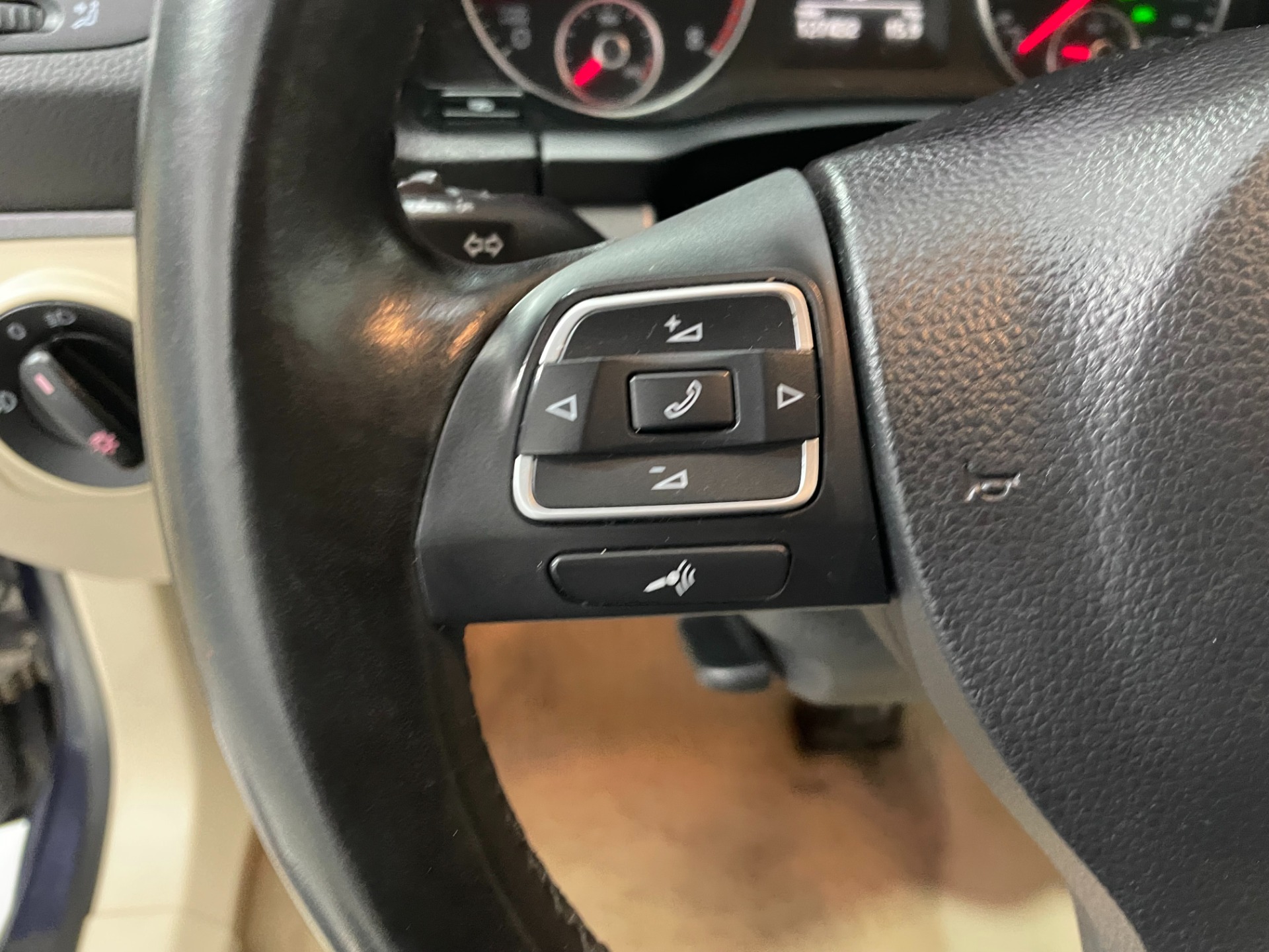 Used-2011-Volkswagen-Eos-Convertible-Komfort-SULEV-FWD