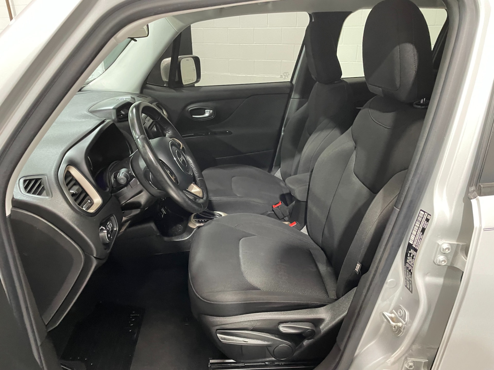 Used-2015-Jeep-Renegade-Latitude-FWD