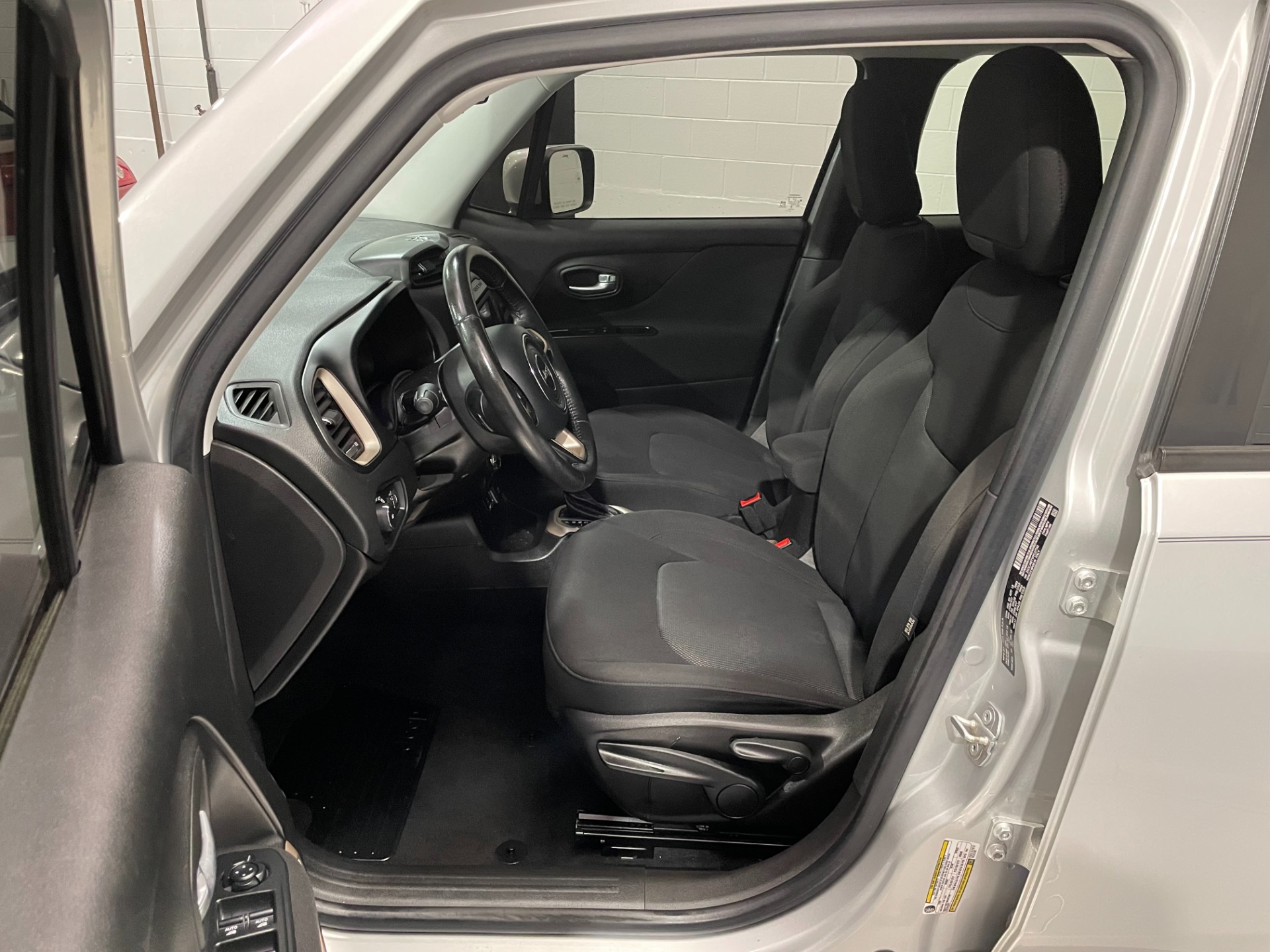 Used-2015-Jeep-Renegade-Latitude-FWD