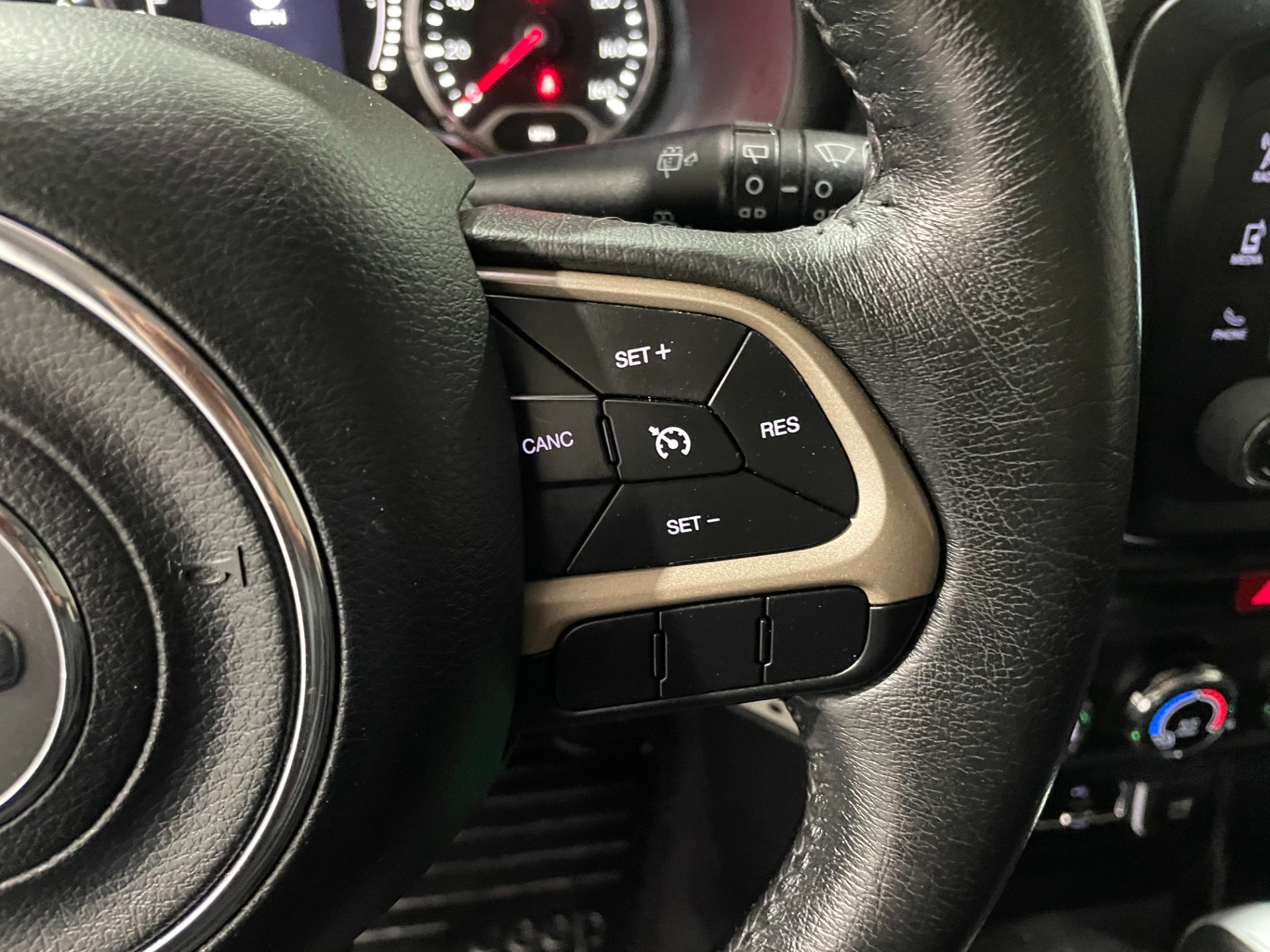 Used-2015-Jeep-Renegade-Latitude-FWD