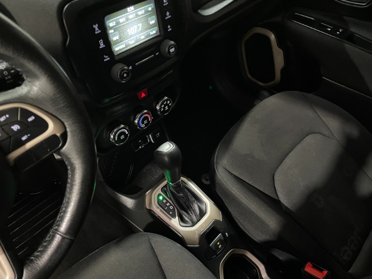 Used-2015-Jeep-Renegade-Latitude-FWD