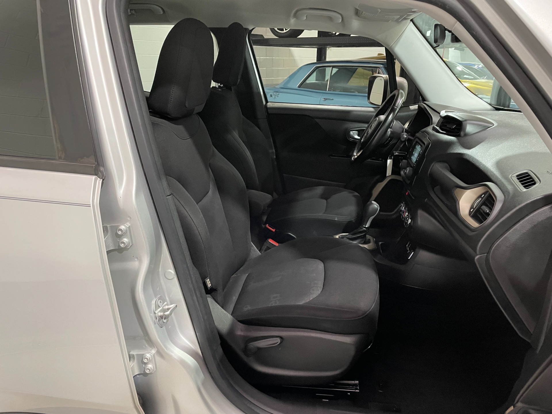 Used-2015-Jeep-Renegade-Latitude-FWD