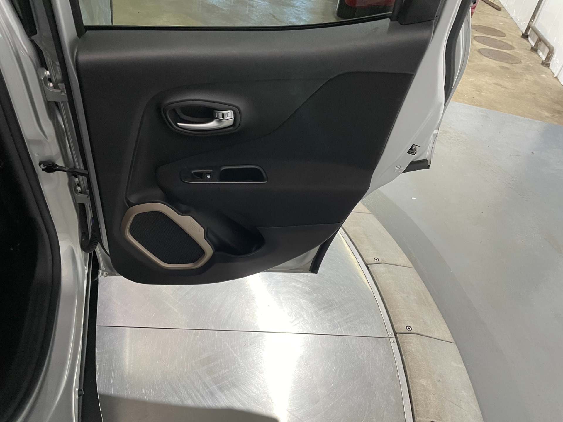 Used-2015-Jeep-Renegade-Latitude-FWD