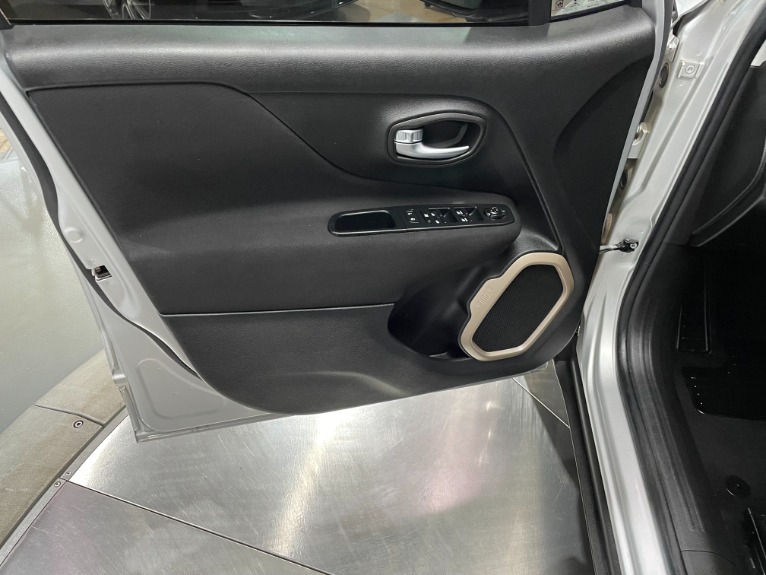 Used-2015-Jeep-Renegade-Latitude-FWD