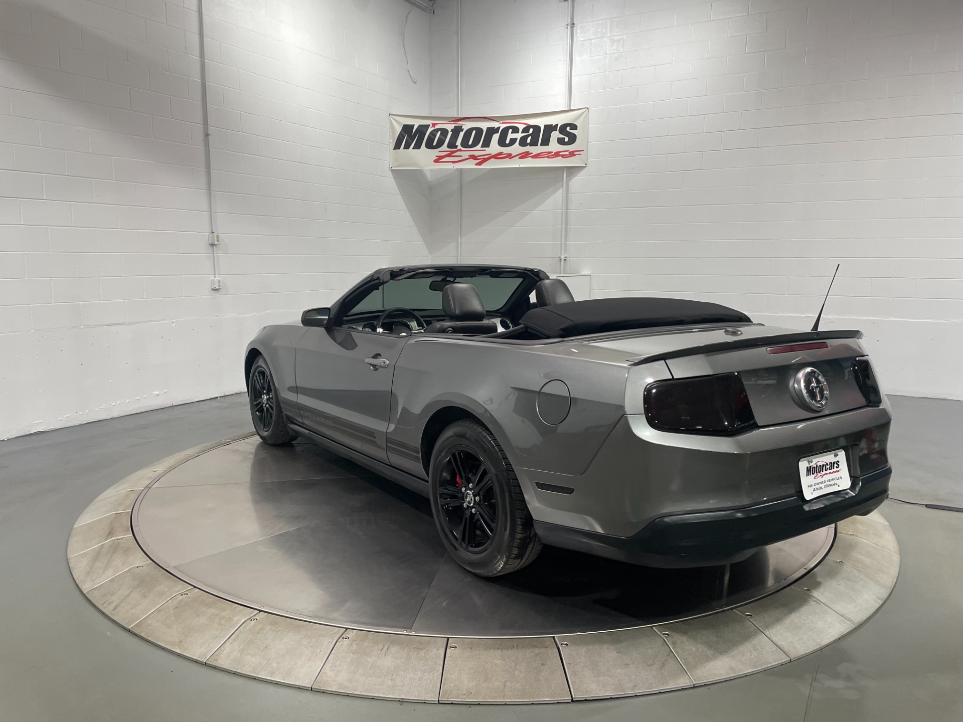 Used-2010-Ford-Mustang-V6-Convertible-RWD