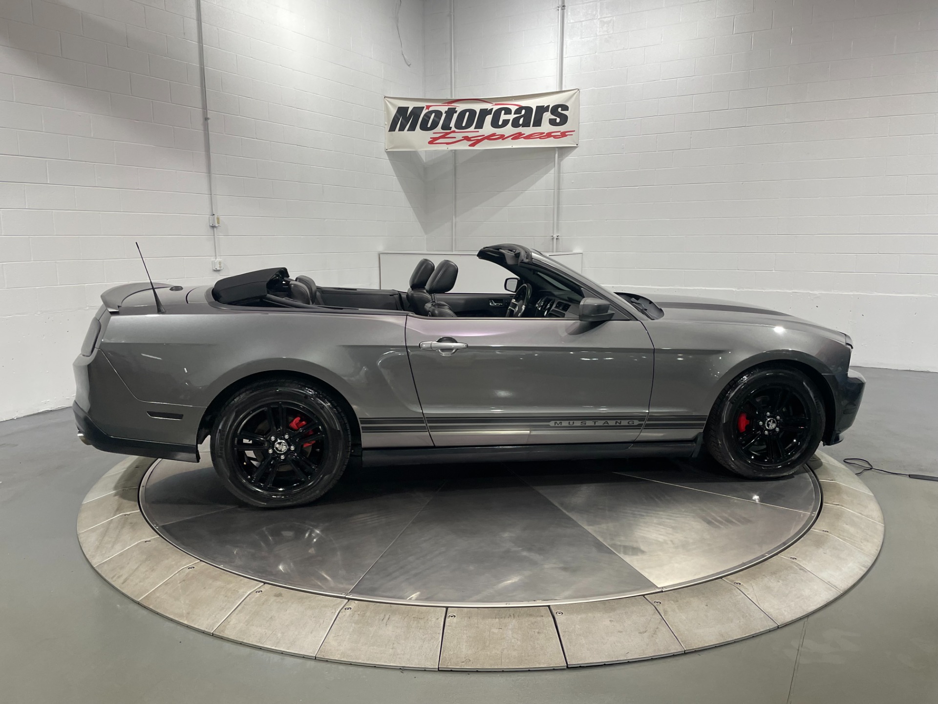 Used-2010-Ford-Mustang-V6-Convertible-RWD