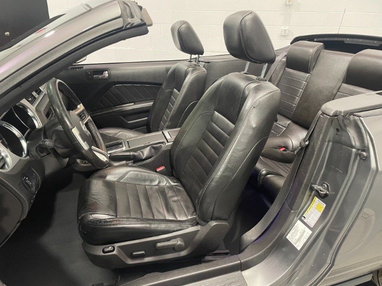 Used-2010-Ford-Mustang-V6-Convertible-RWD