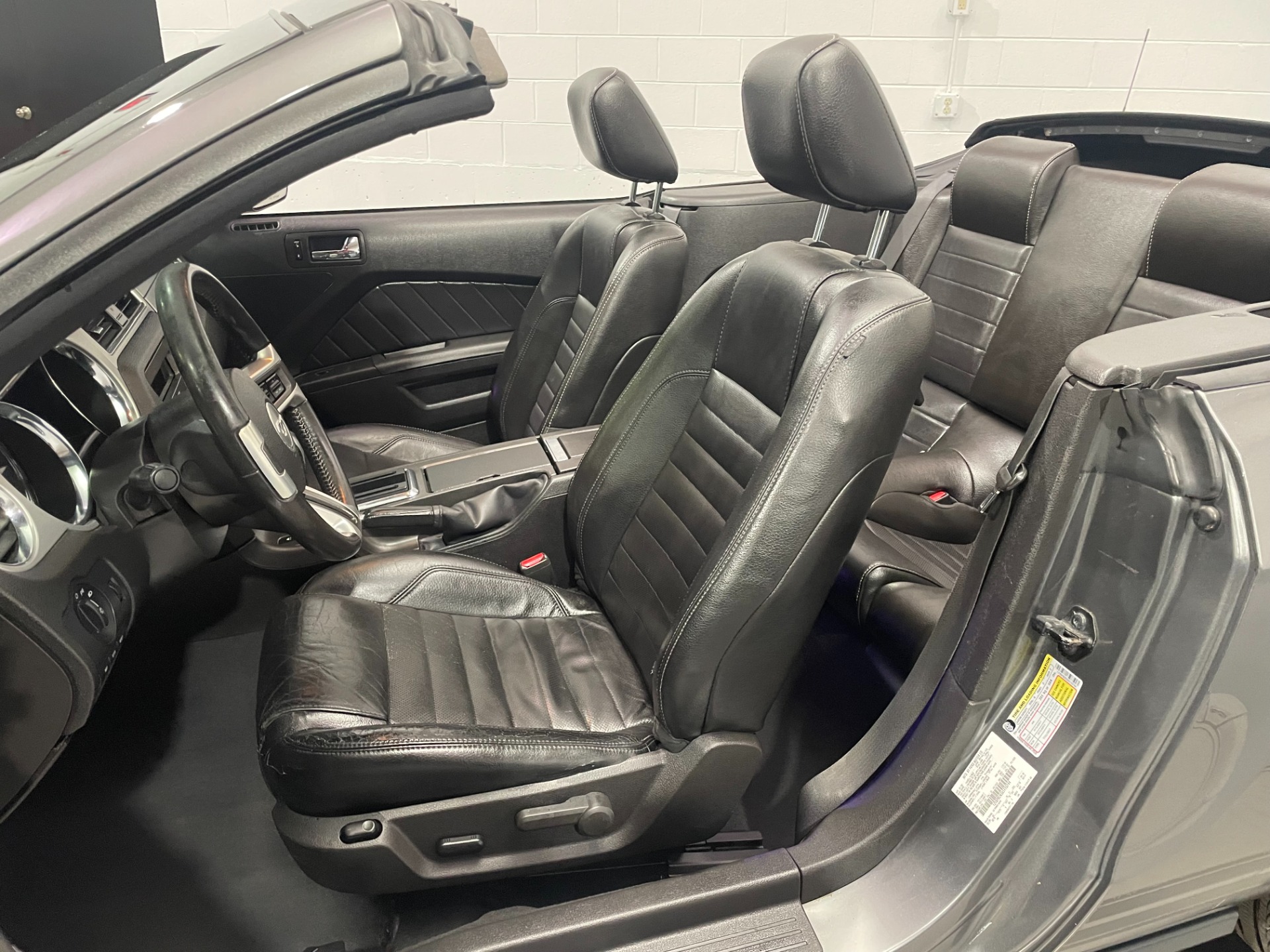 Used-2010-Ford-Mustang-V6-Convertible-RWD