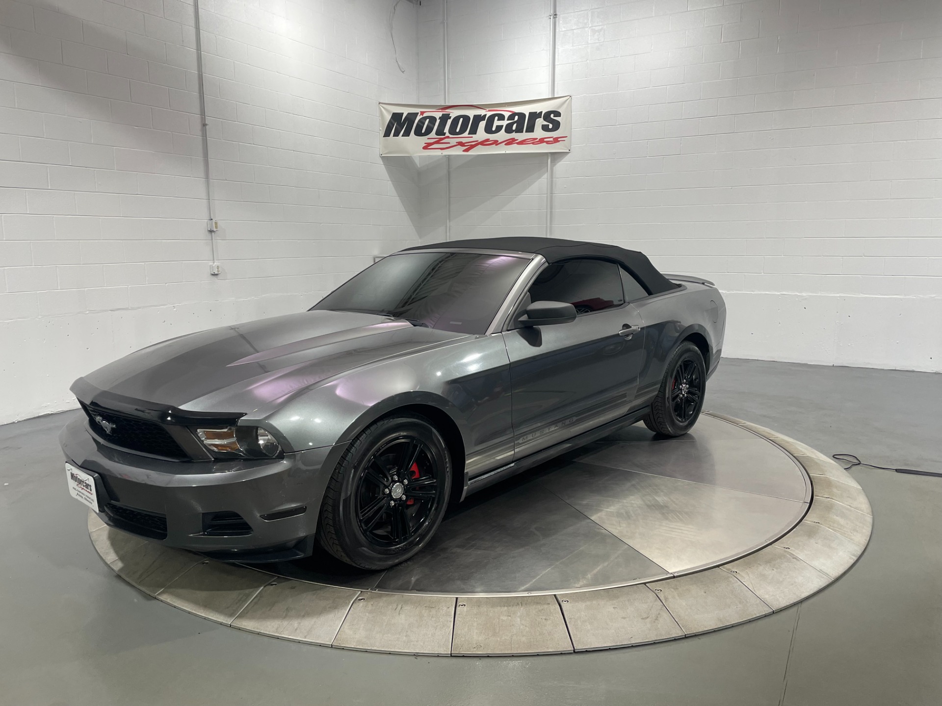 Used-2010-Ford-Mustang-V6-Convertible-RWD