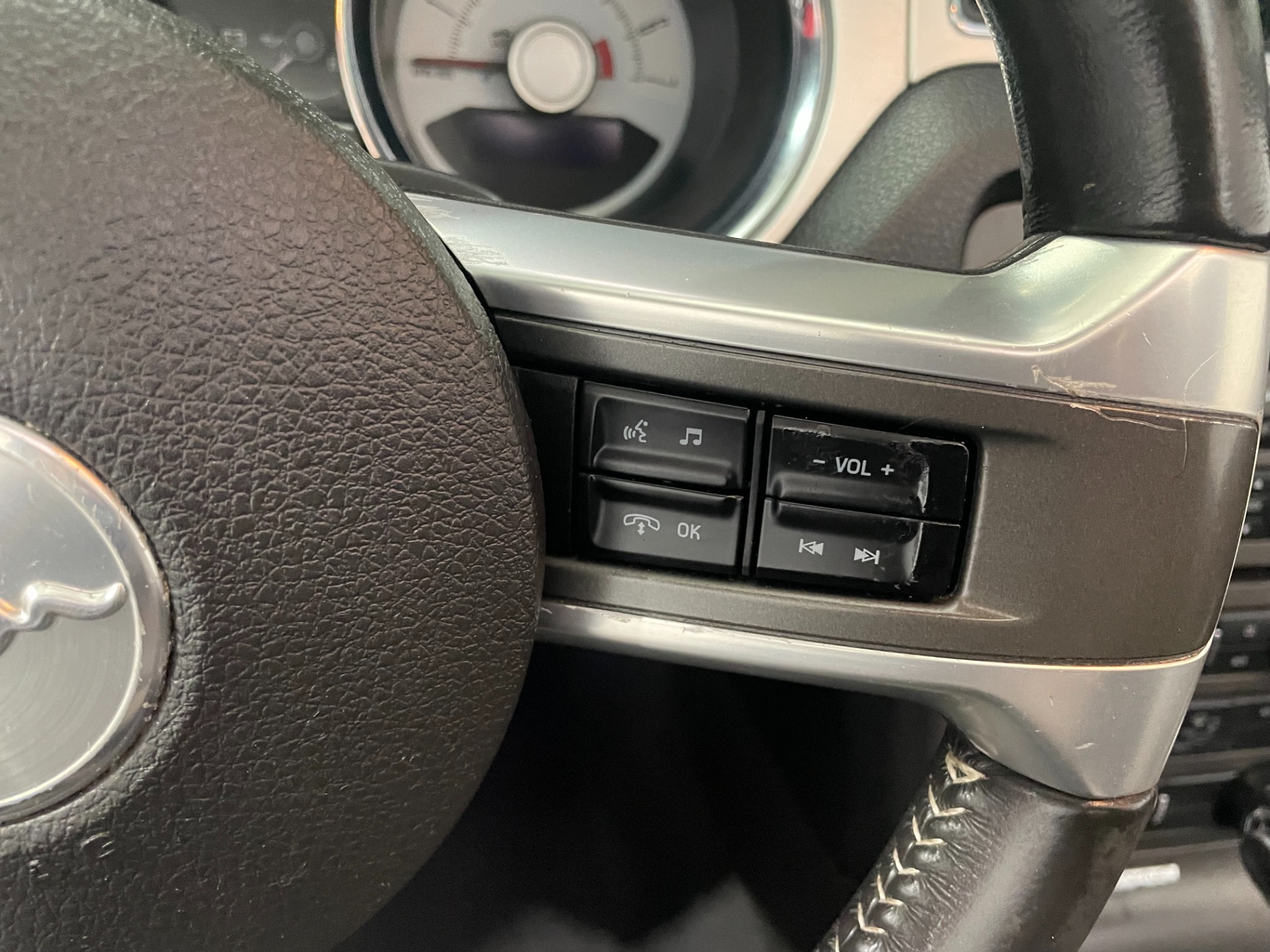 Used-2010-Ford-Mustang-V6-Convertible-RWD