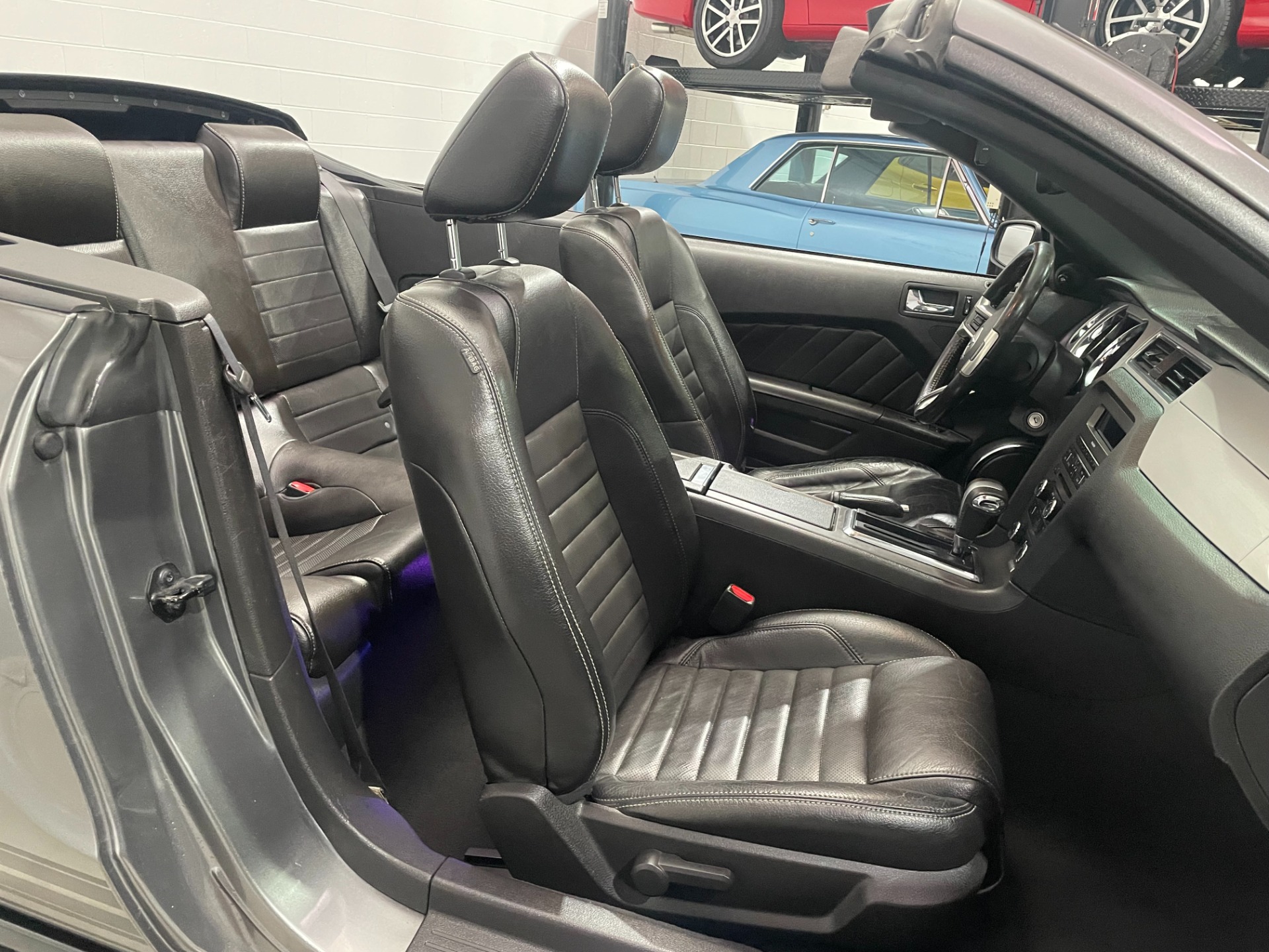 Used-2010-Ford-Mustang-V6-Convertible-RWD