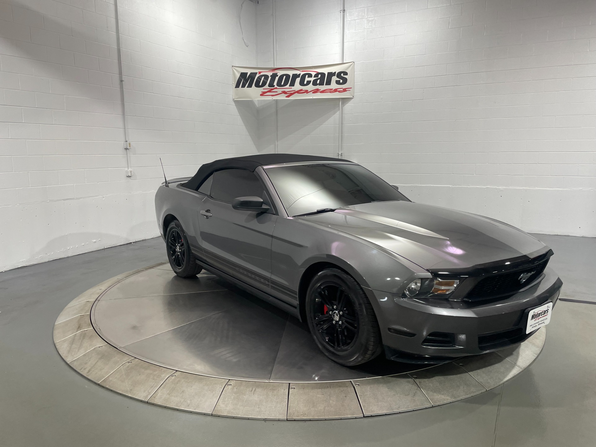 Used-2010-Ford-Mustang-V6-Convertible-RWD