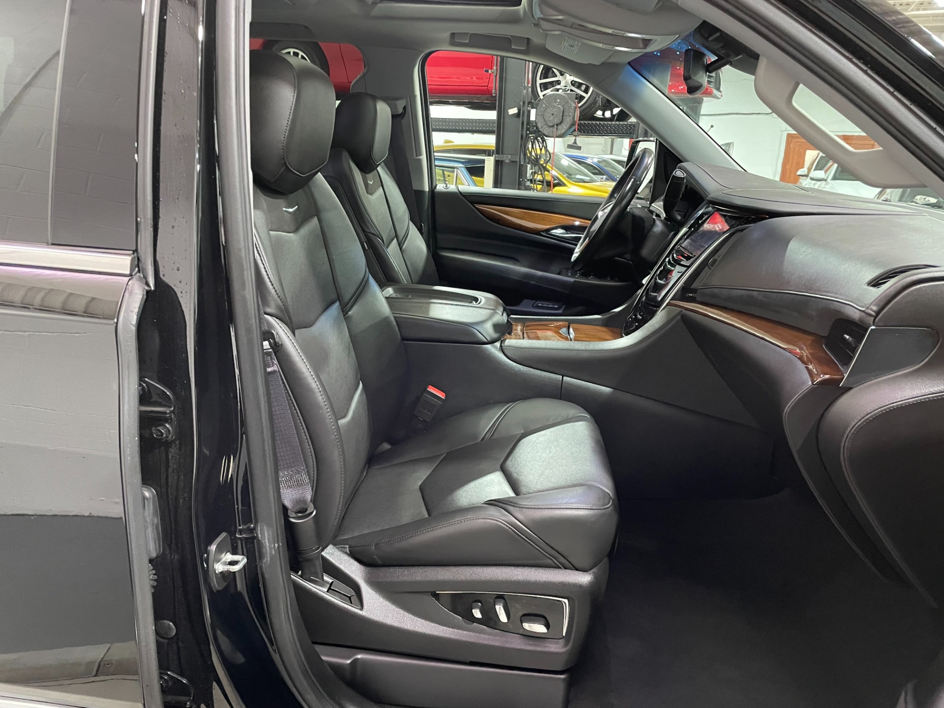 Used-2016-Cadillac-Escalade-Premium-Collection-4X4