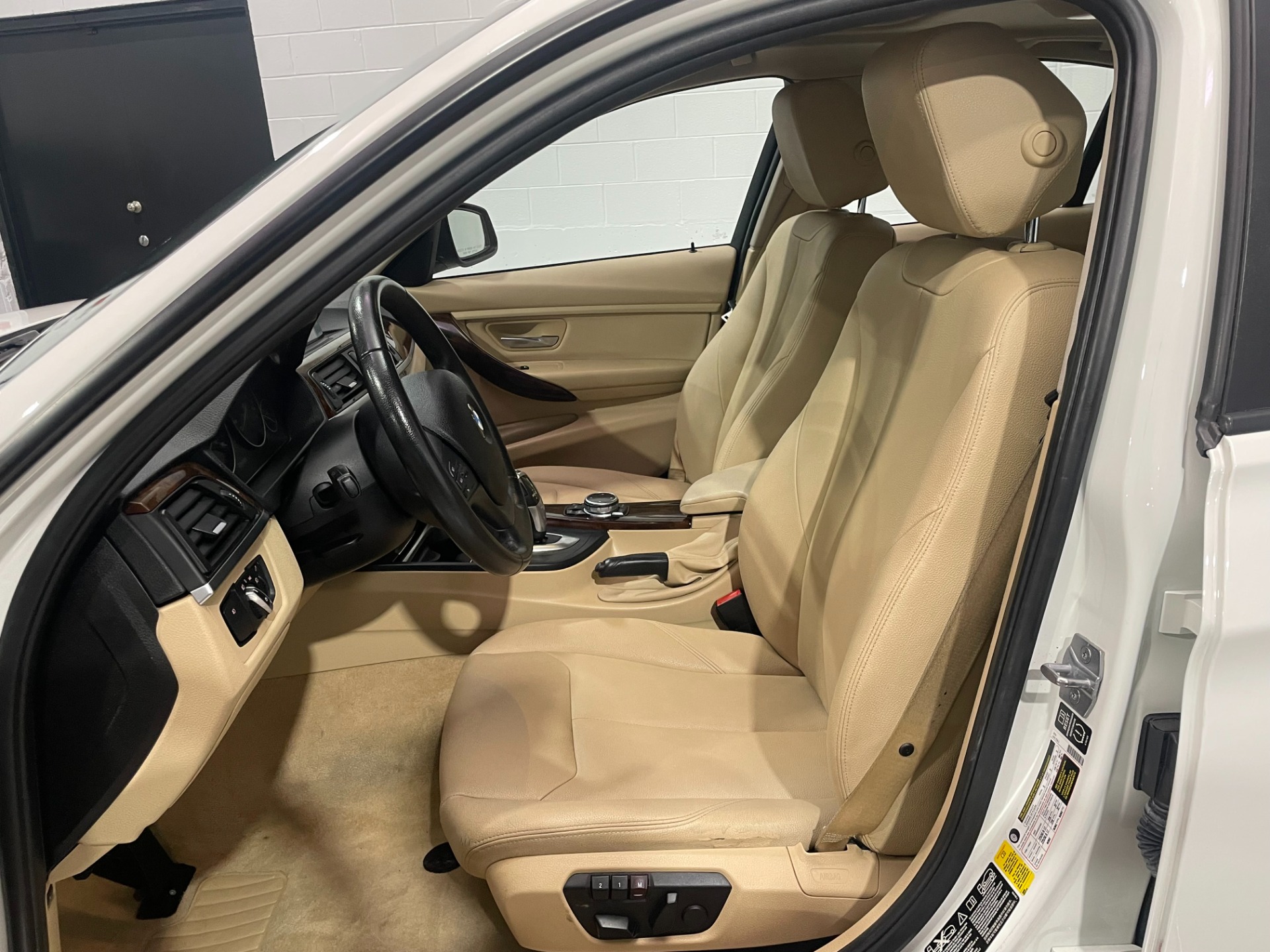 Used-2014-BMW-3-Series-320i-xDrive