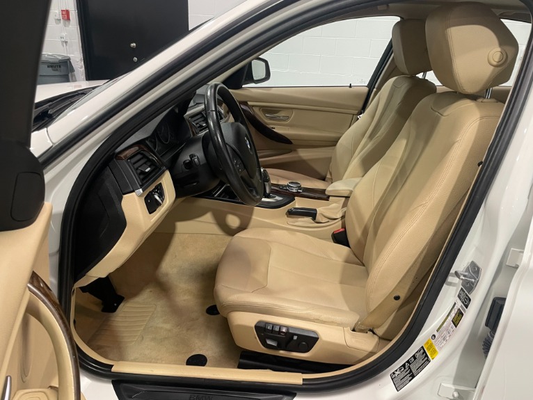 Used-2014-BMW-3-Series-320i-xDrive