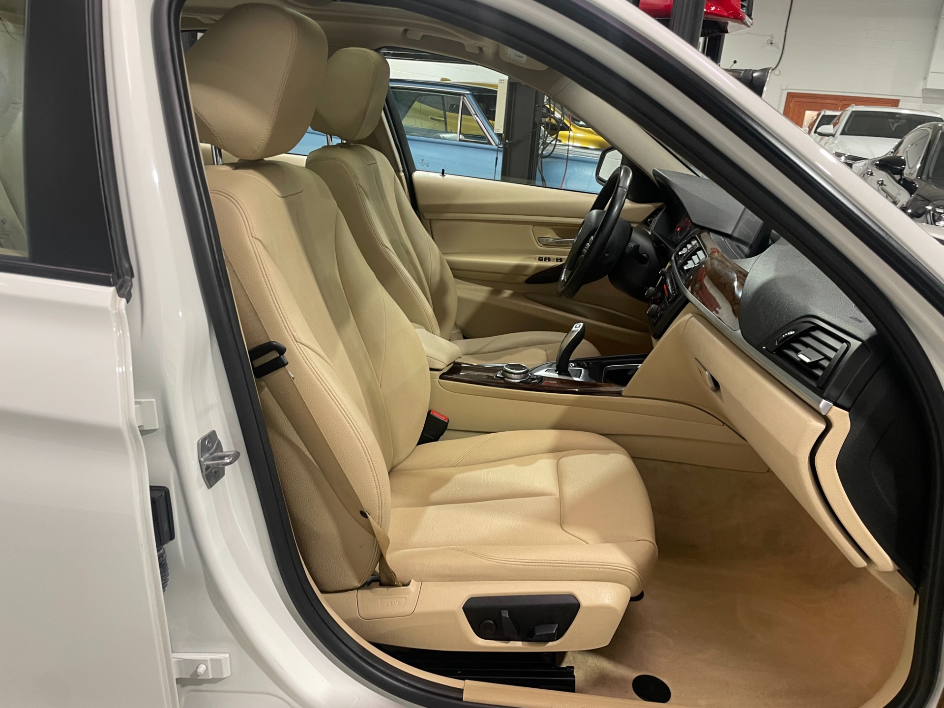 Used-2014-BMW-3-Series-320i-xDrive