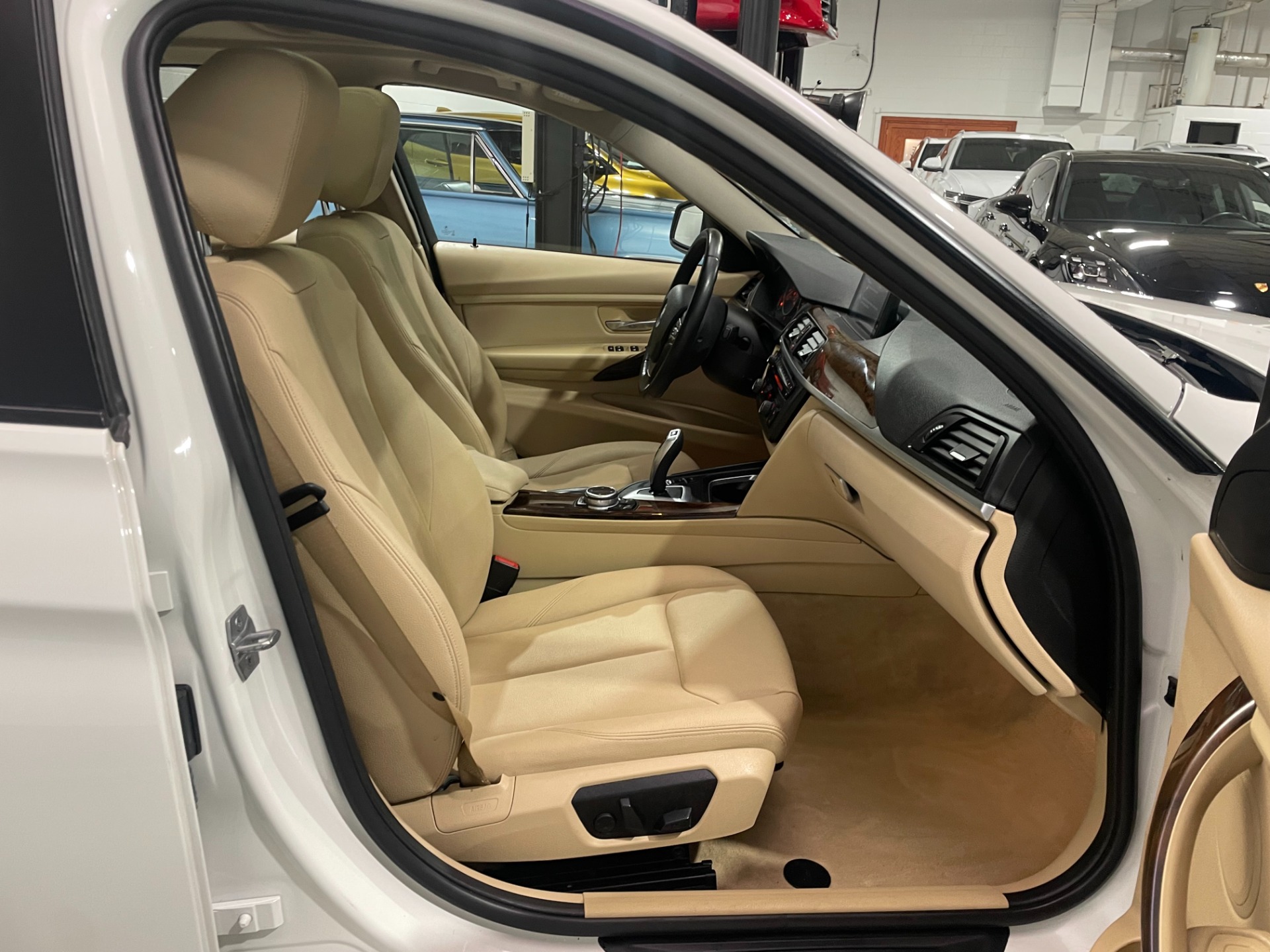 Used-2014-BMW-3-Series-320i-xDrive